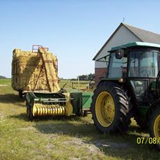 John Deere 2140