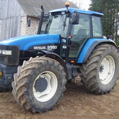 New Holland 8560
