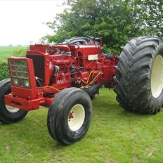 International Harvester 1046