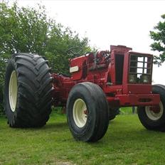 International Harvester 1046