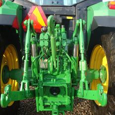 John Deere 6910