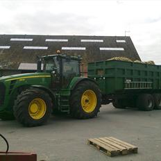 John Deere 8530