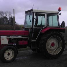 International Harvester 844s