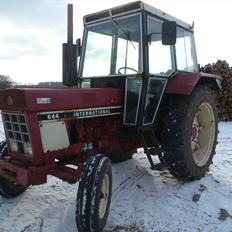 International Harvester 644