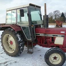 International Harvester 644