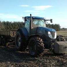 New Holland T7050