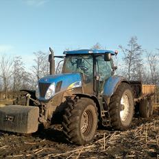 New Holland T7050