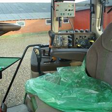 John Deere 6910