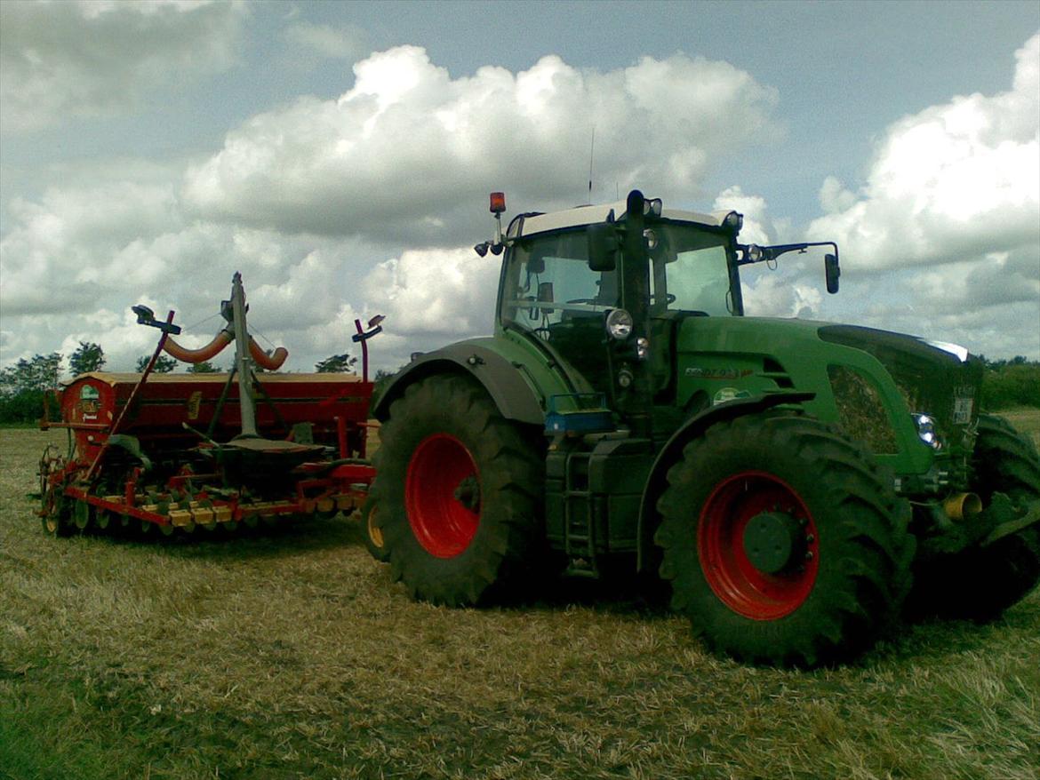 Fendt 933 Vario Profi - Grønne arealer sku der såes meget af i 2011.:) Så var jeg oppe i Skovlund og det var ikke ret langt fra Fleensted Kartofler, så der stank bare af frityre..XD billede 8