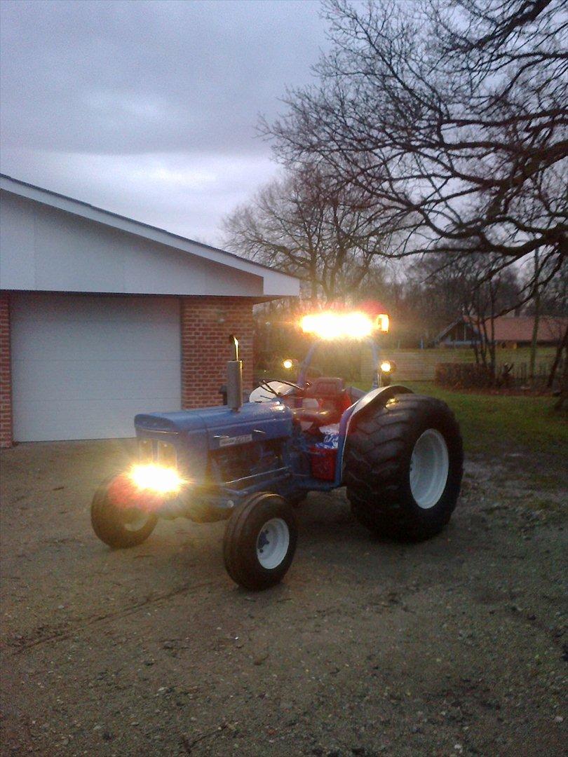 Fordson super dexta - så kom der lidt lys på, så er jeg klar til snerydning :D billede 7