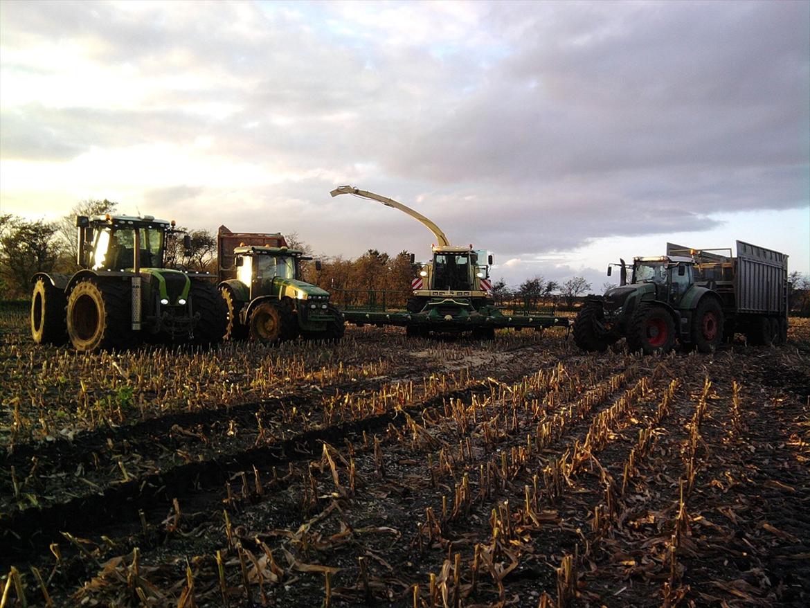 John Deere 8345R - Lige et billede af optrækkeren, snitter vi havde på prøve og æ fendt.  billede 18