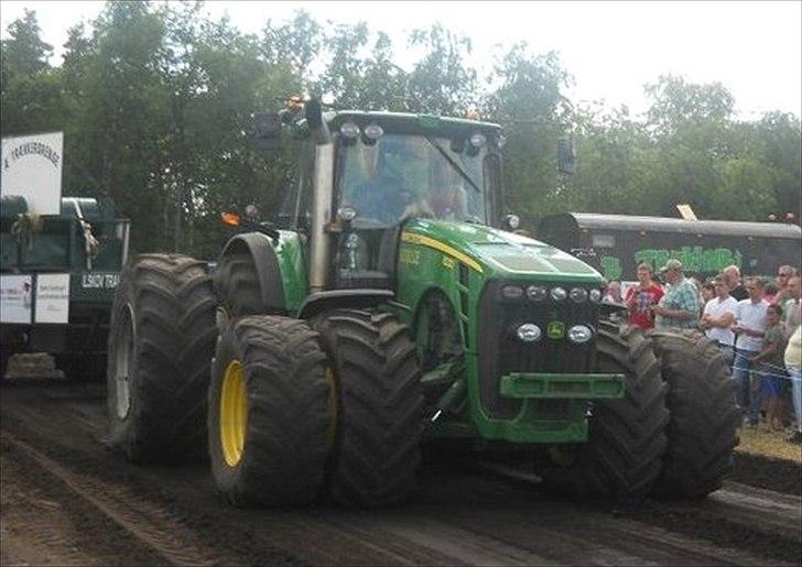 John Deere 8230 - træk i ilskov 2011 billede 7