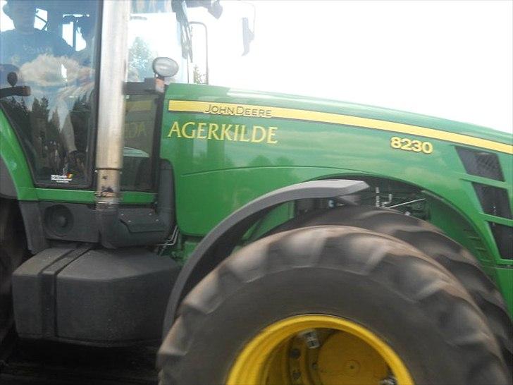 John Deere 8230 - træk i ilskov 2011 billede 11