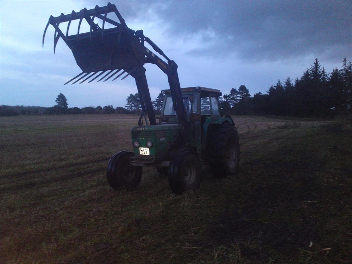 Deutz-Fahr D 7006 - ude og køre lidt grene billede 12