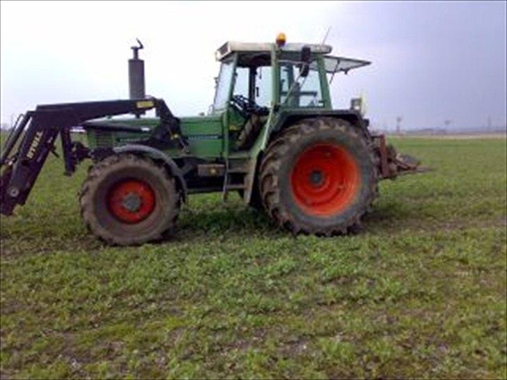 Fendt 311 lsa - sten samling i rapsen   billede 3