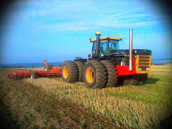 Bühler Versatile 976 - ude at harve med 10 meter horsch joker billede 4