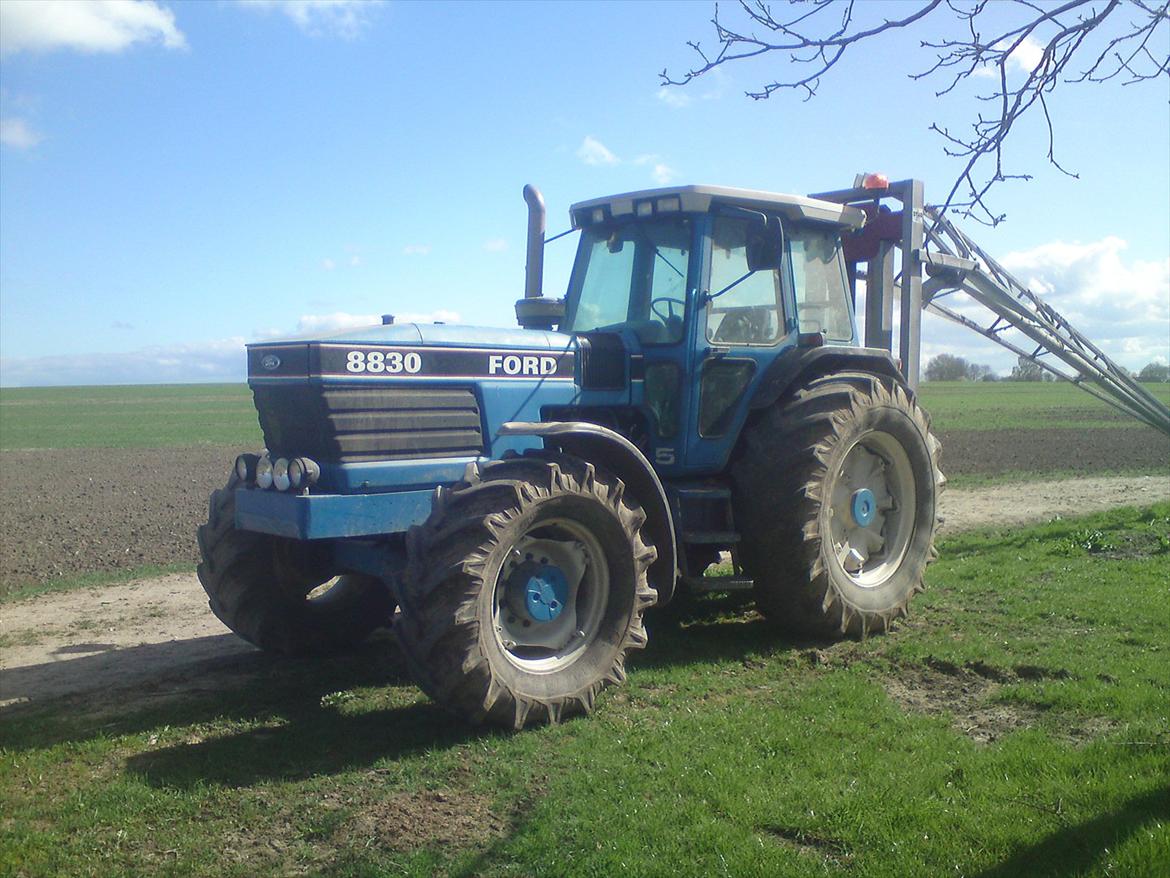 Ford 8830 billede 2