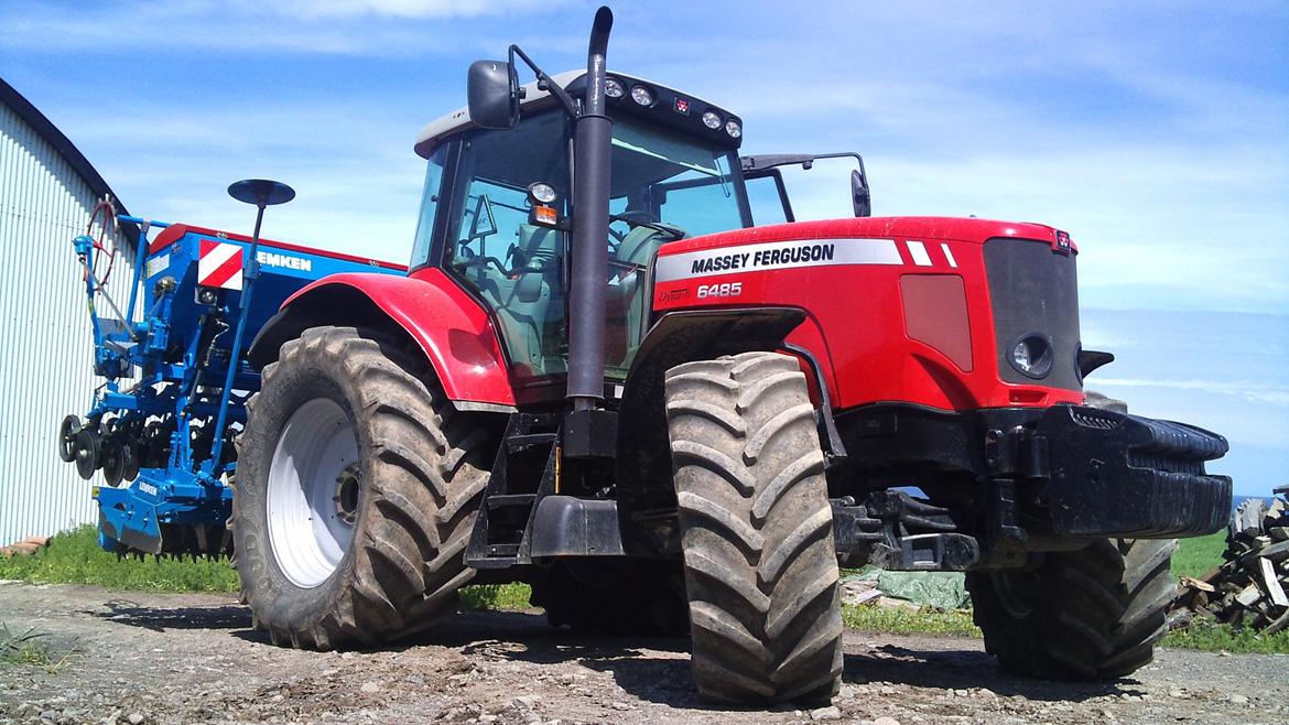 Massey Ferguson Dyna-6 6485 - Vi sår ikke med den, vi skulle bare lige skifte sliddele på Lemkenen.  billede 3