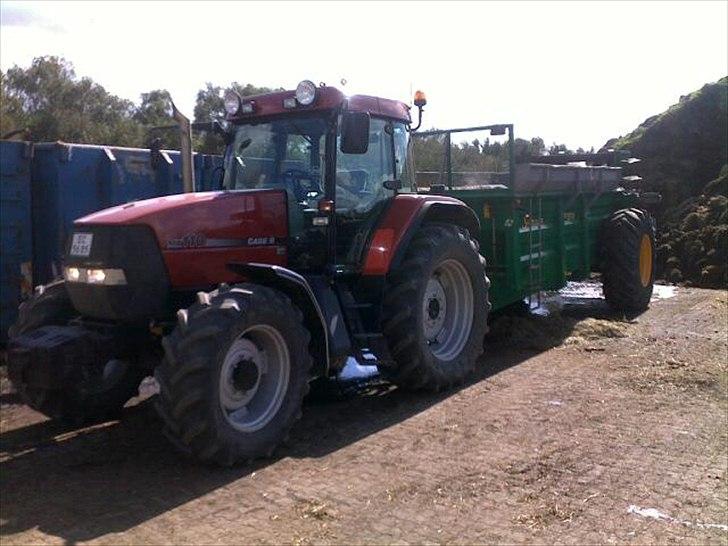 Case IH MX 110 [Chauffør] - Kører møg billede 3