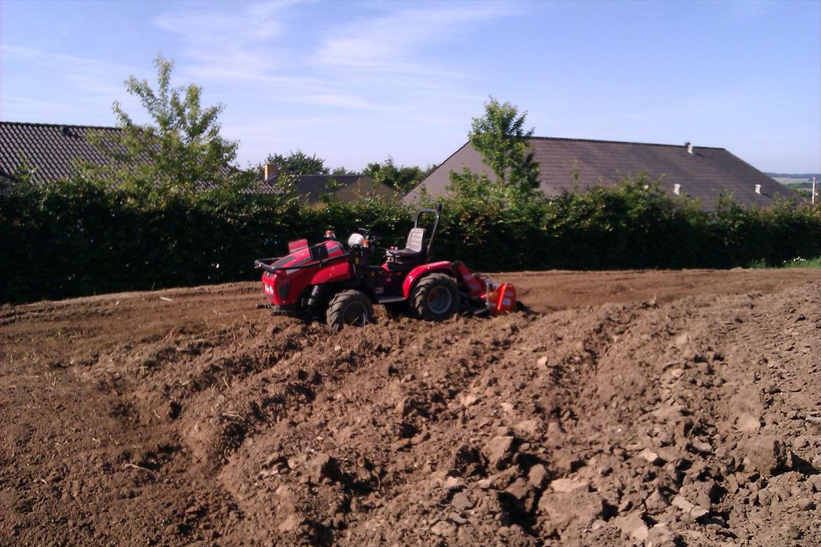Valpadana 1430 HST - Fræsning af nyanlagt have. billede 1