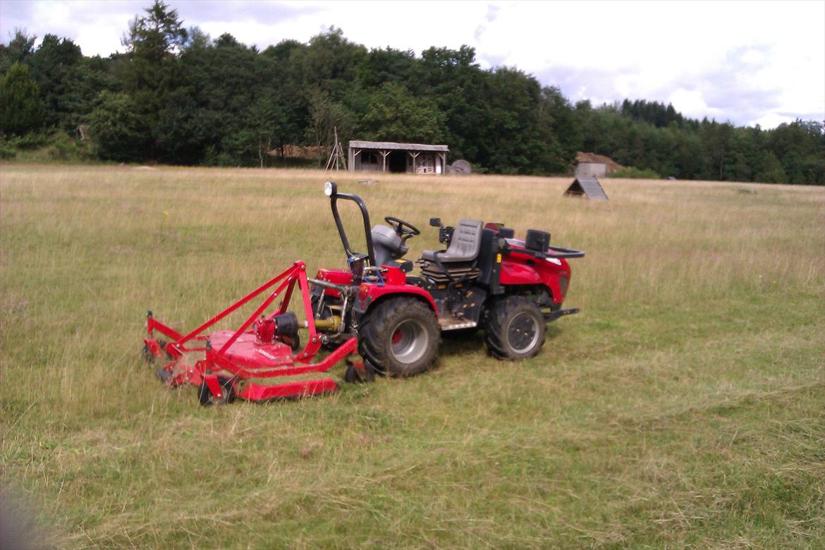 Valpadana 1430 HST - Monteret med plæneklipper, og føreplatforen vendt 180 grader. billede 3