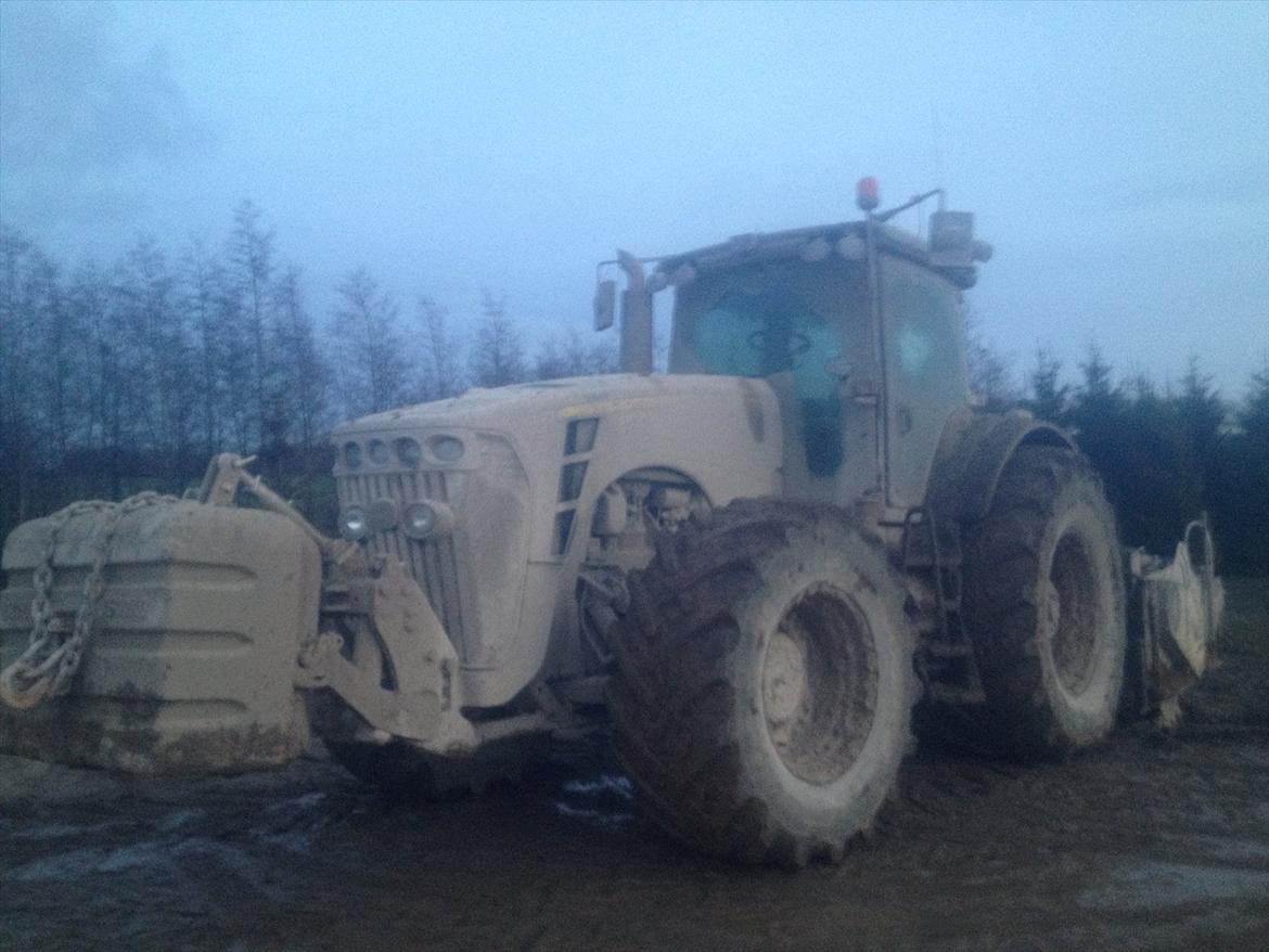 John Deere 8530 - ny vasket med jord, mudder og kalk billede 1