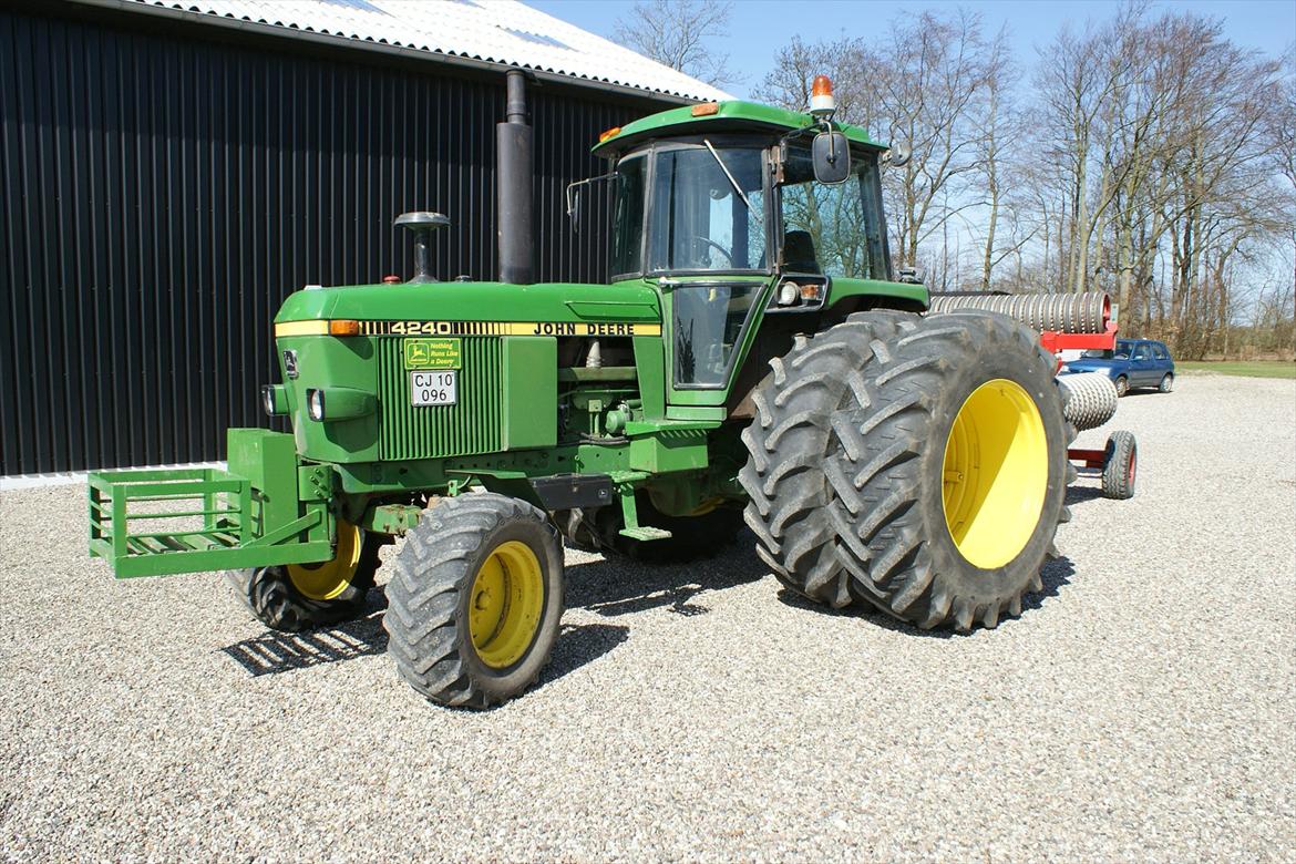 John Deere 4240 - Klar til forårsarbejdet. Den kører ikke særlig meget mere. Kun 100 timer pr. år billede 3