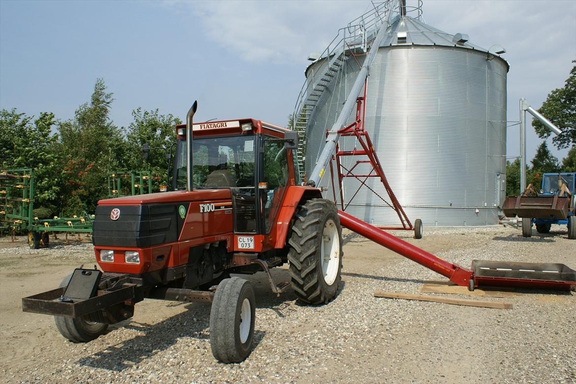 Fiat Fiat F 100 Winner 2wd - I høst snegler den 530 tons hvede op i siloen. Herefter kan den være heldig at lave lidt jordbehandling før den igen skal sprøjte billede 7