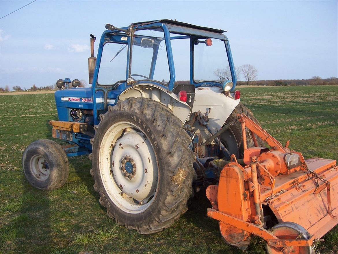 Ford 5000 Y - En rask og rørig 5000èr burde ellers tage den gamle fræser som en leg billede 13