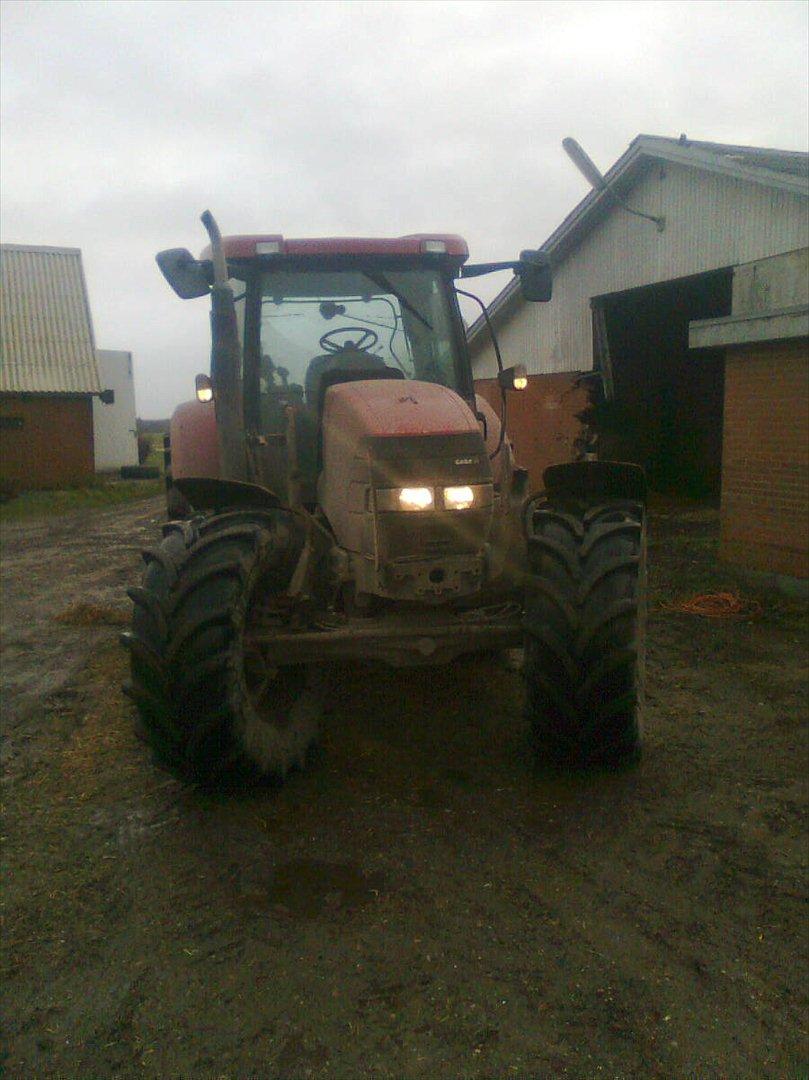 Case IH Maxxum 140  - lige et billede uden frontlæsser.  trænger til en mindre rengøring hehe billede 4