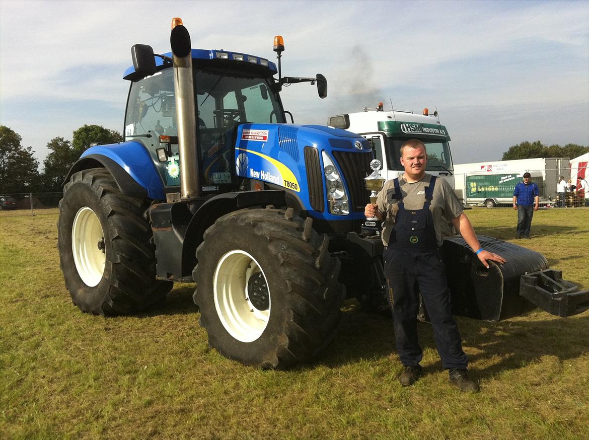 New Holland T 8050 - ved dm gammel estrup 2011 blev nummer 1  billede 1