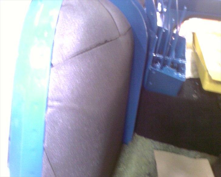 Ford TW  10 - Beklædning af inderskærme med skum, og derefter sort filt. billede 10