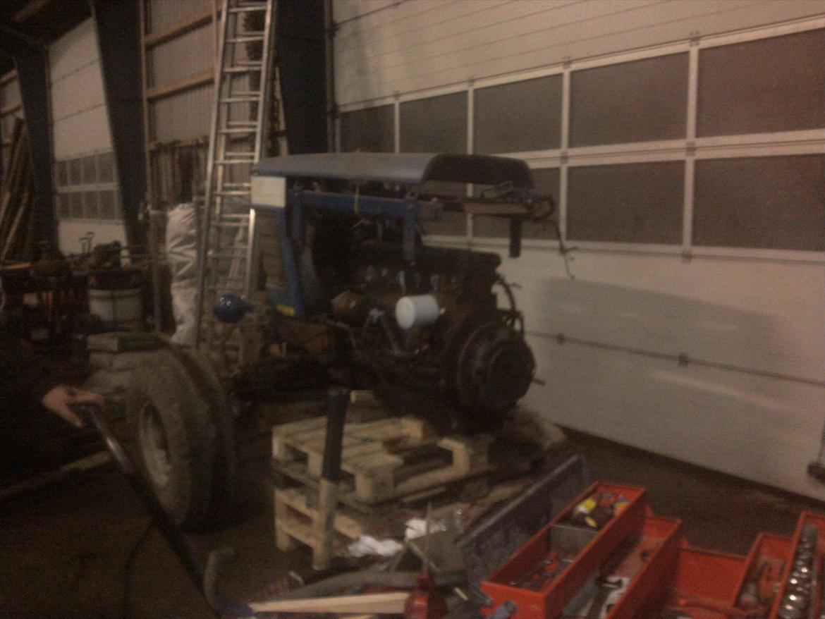 Ford TW  10 - Skubbet fra hinanden skal have hovderenoveret motoren. billede 13