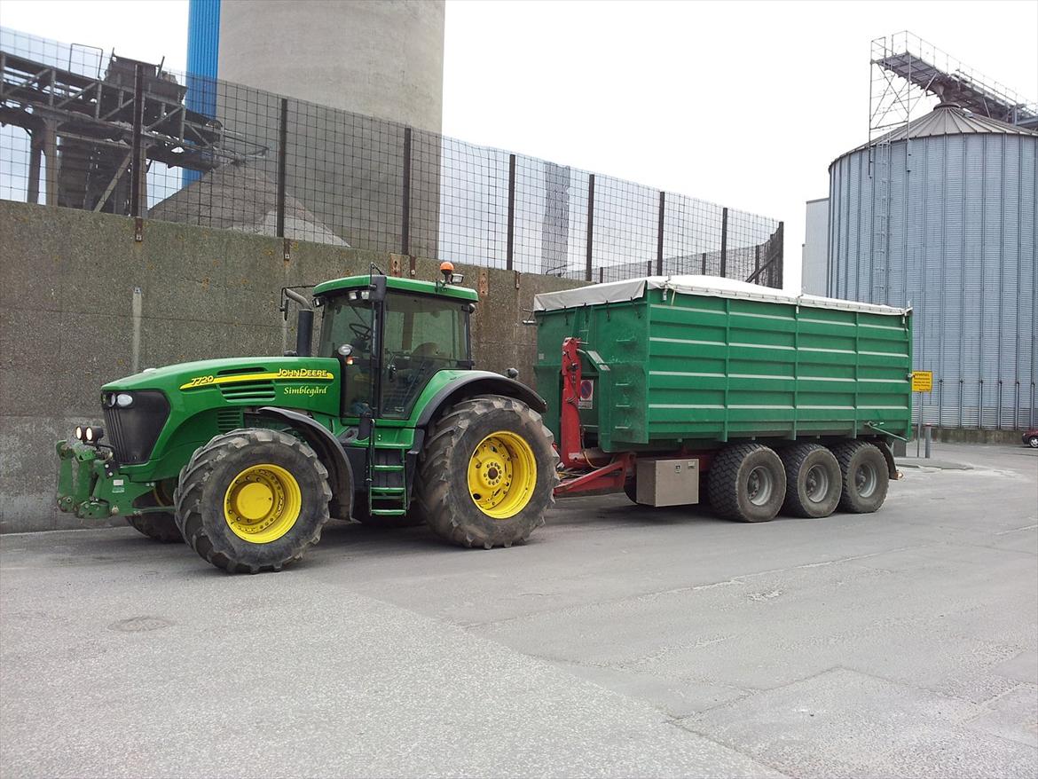 John Deere 7720 - 24 ton i vognen det kan mærkes :D billede 14