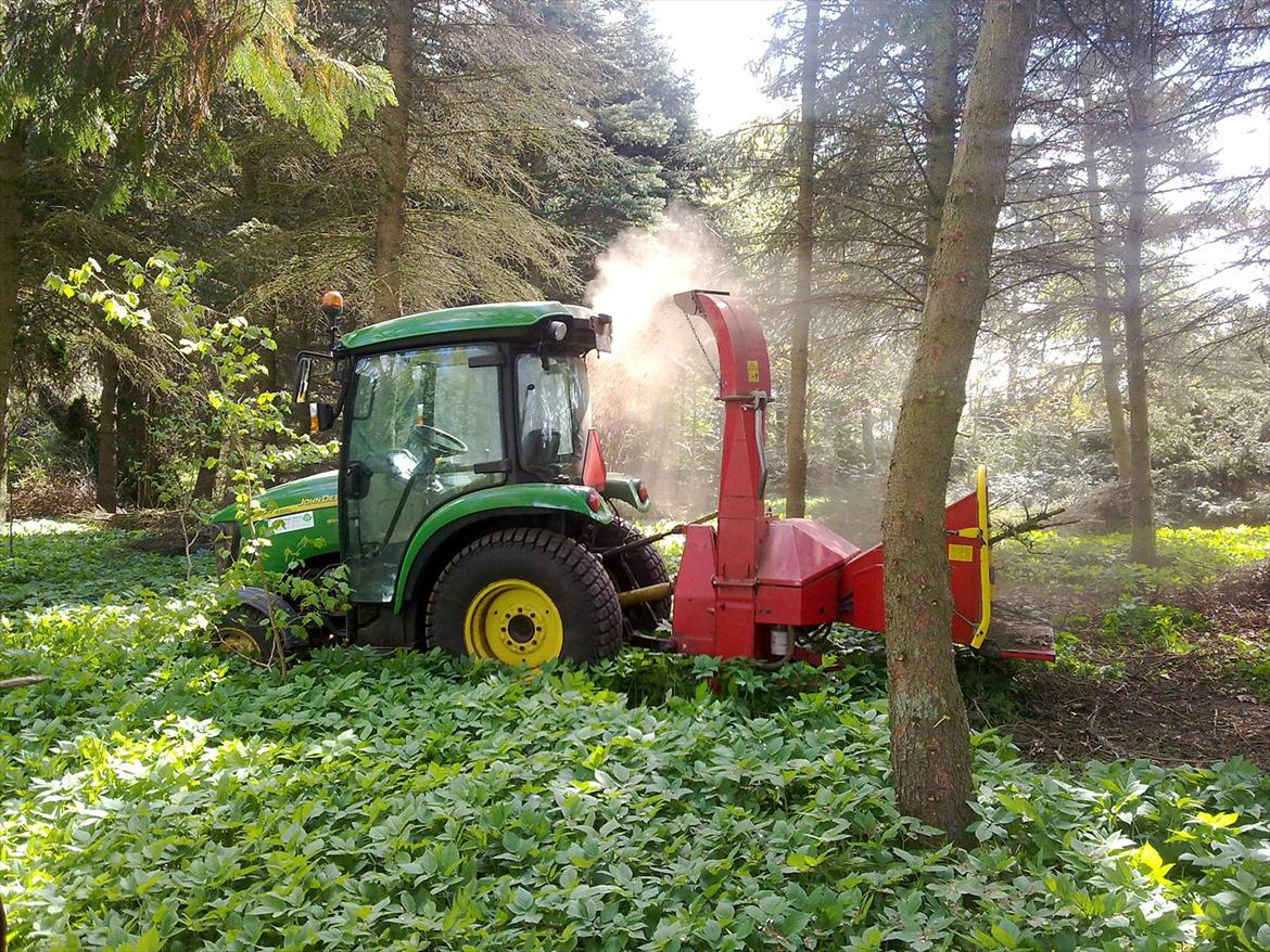 John Deere 3720 - ude at flishugge billede 2