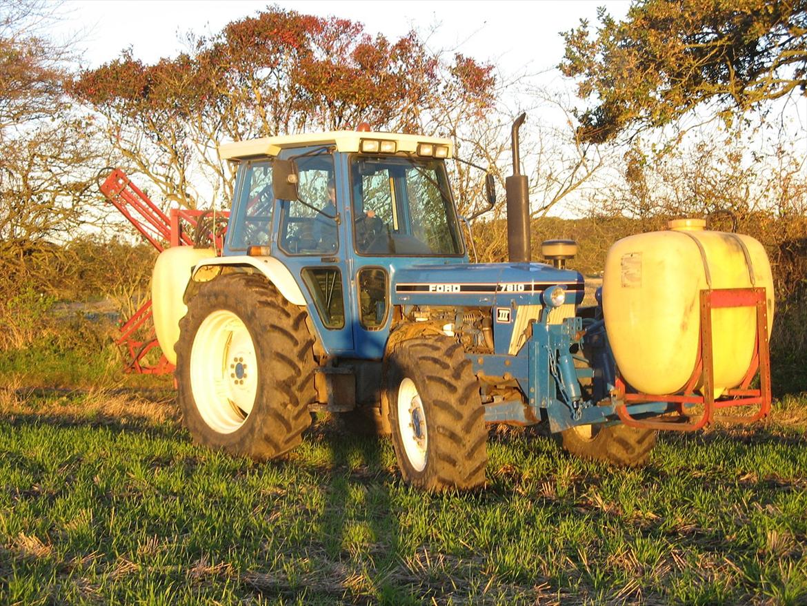 Ford 7810 generationIII - med 900 literl Hardi sprøjte og 600 liter fronttank billede 7