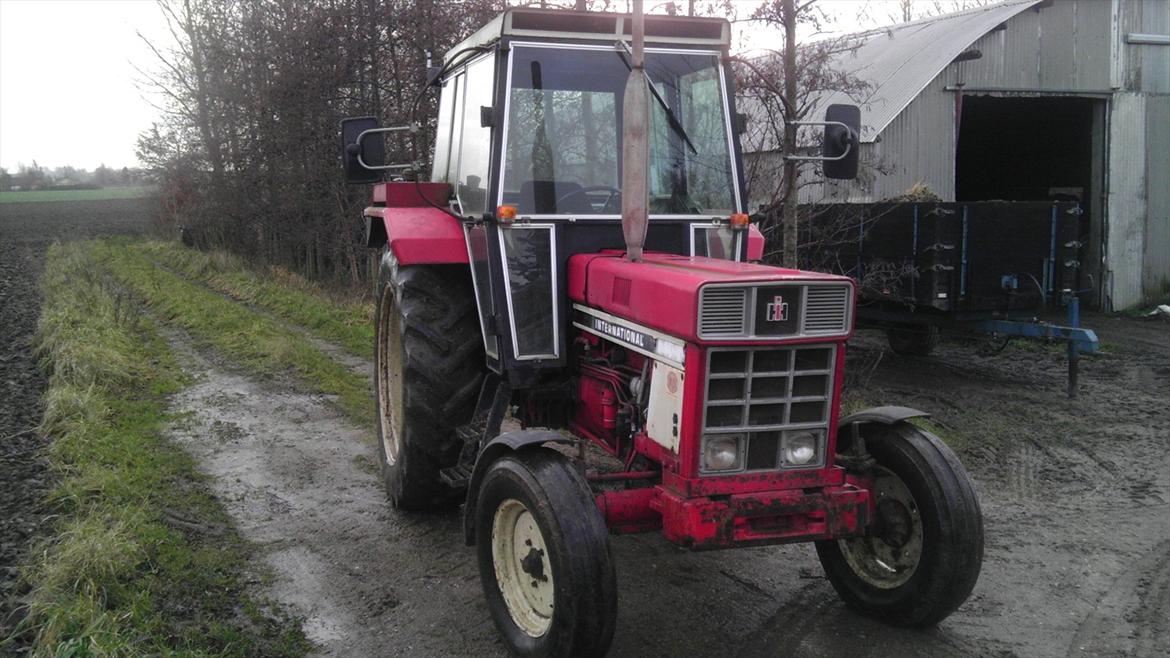 International Harvester 844s - Tjae.. vi smiler til kameraet billede 1