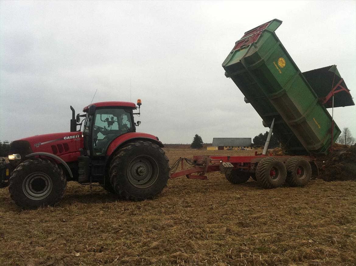 Case IH Puma 225 CVX [Chauffør] - Flytter møg billede 9