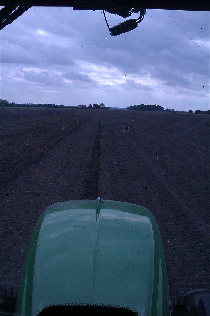 John Deere 7920 (Chauffør) - Her ses hvor lige det er med såning af gps.  billede 4