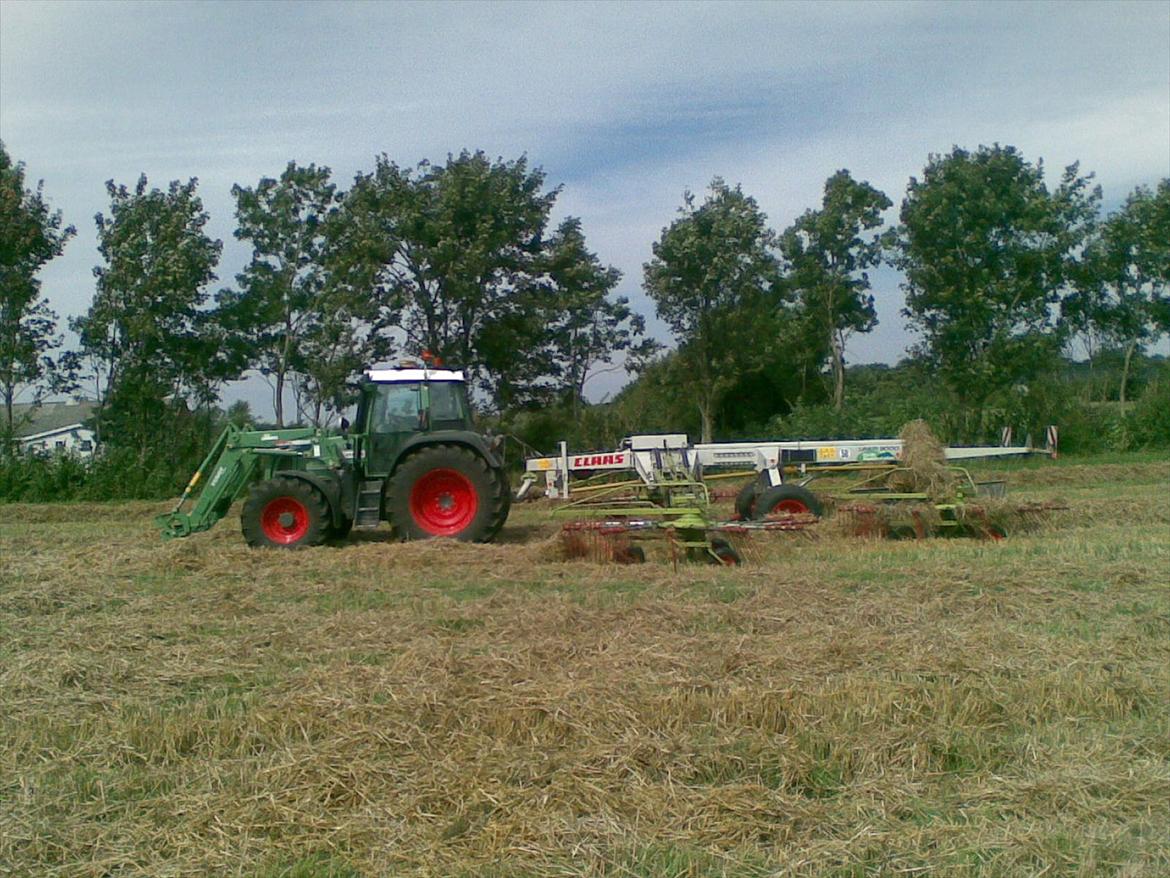 Fendt 415 Vario TMS - Lidt halm, sku rives sammen.:) billede 4