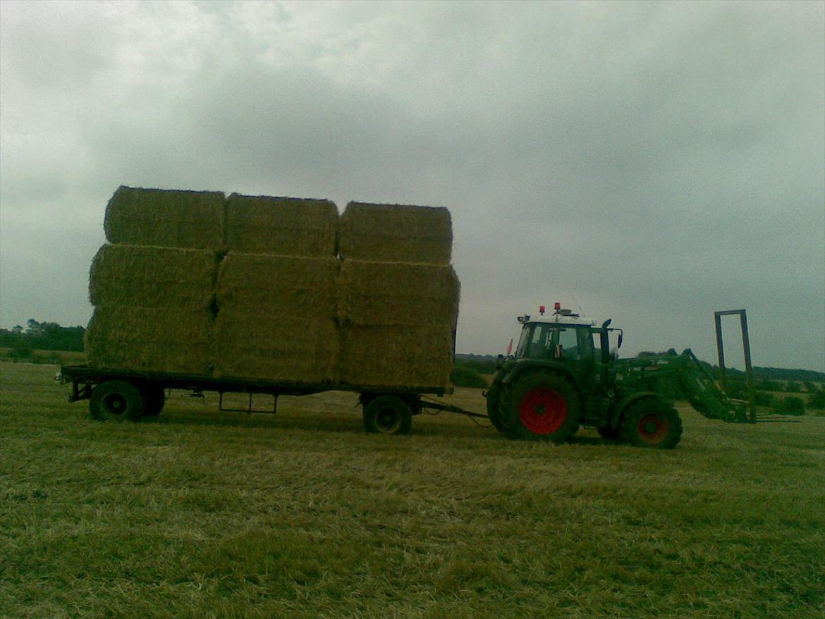 Fendt 415 Vario TMS - 15 bigballer, så kør vi!:D billede 5