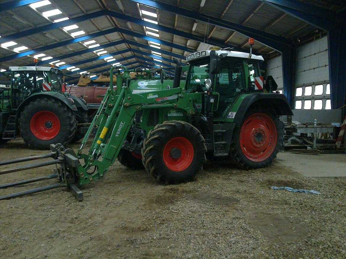 Fendt 415 Vario TMS - De havde lidt travlt med at sku bruge den, så fik kun alm. forhjul på.;) billede 11