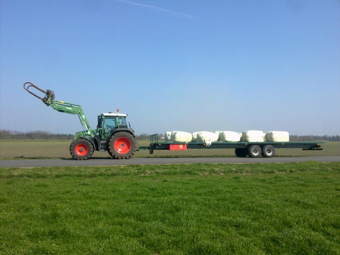 Fendt 415 Vario TMS - Et lille læs majsballer.:) billede 14