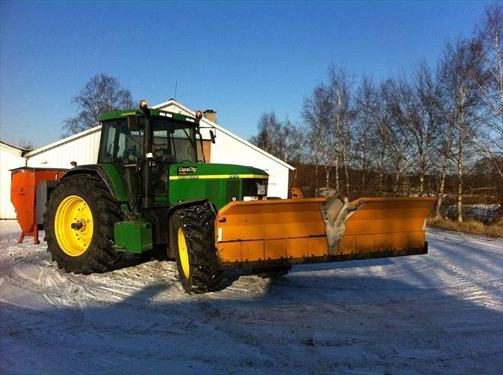 John Deere 7810 "HULK" - Opgradering af plov. Snowline 3510 mener jeg den hedder :) med LED slingerlygter billede 7