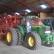 John Deere 6930