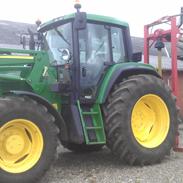 John Deere 6910