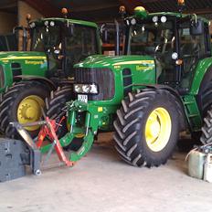 John Deere 6930