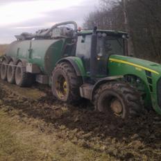 John Deere 8530