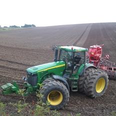 John Deere 8520