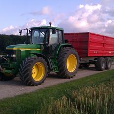 John Deere 6510